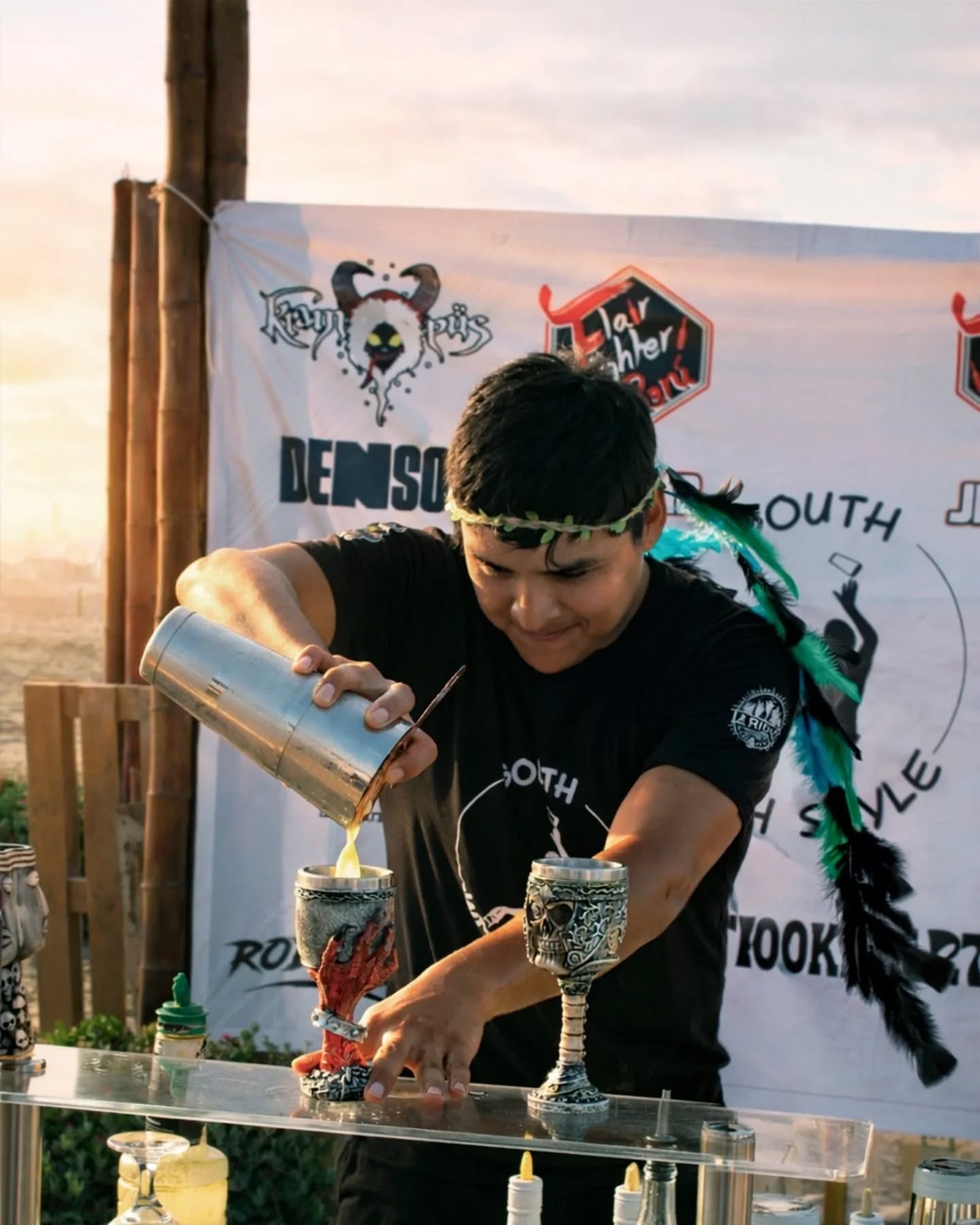 Competidor de Flair Bartending sirviendo con estilo